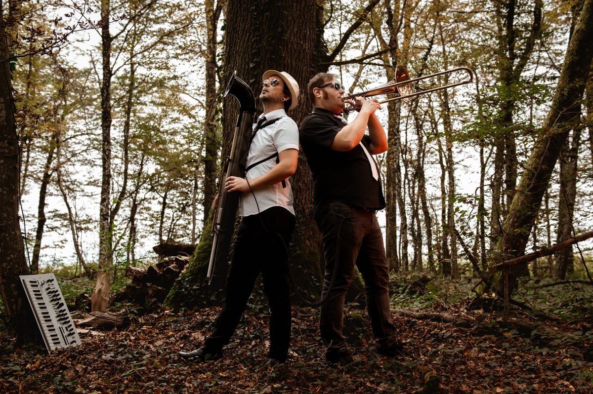 Layynarre Mone : Triton Squad au Korn Bass et Ron Coda au trombone, en forêt